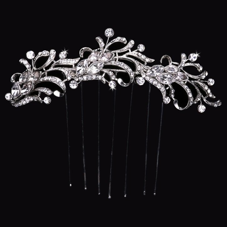 Bridal Veil Comb with Rhinestones by
ENVOGUE ACCESSORY'S