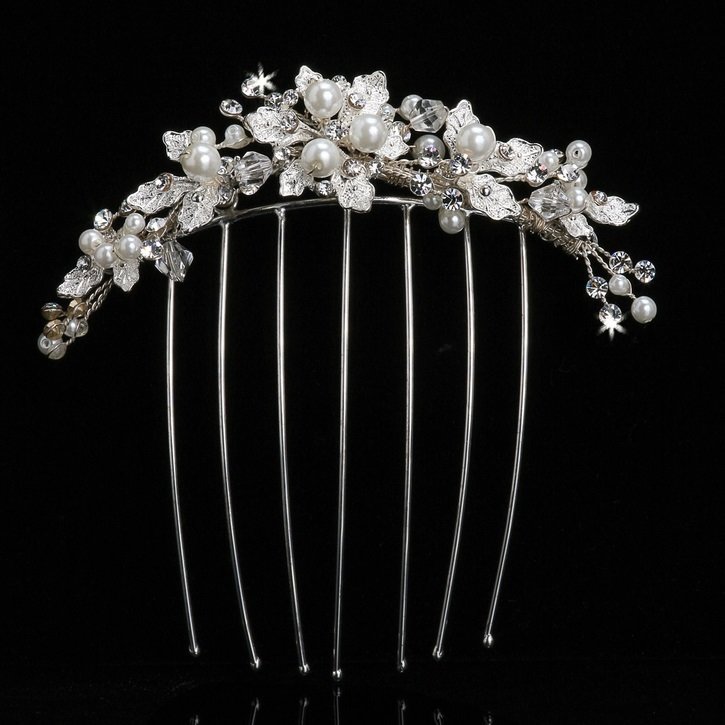 Pearl Bead Bridal Veil Comb by
ENVOGUE ACCESSORY'S