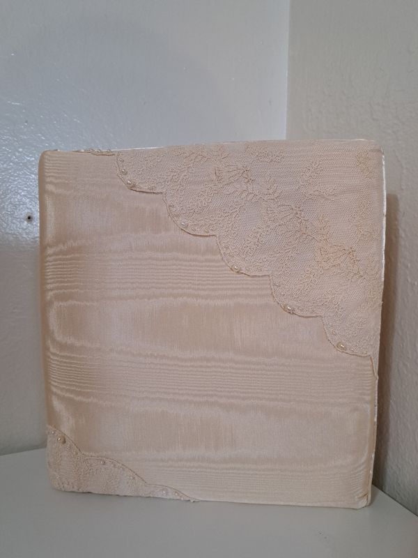 Elegance in Beige/Bone