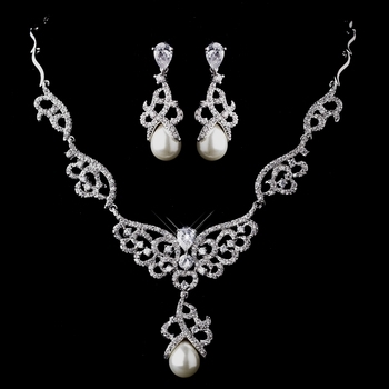 Stunning, silver plated Necklace & Earrings