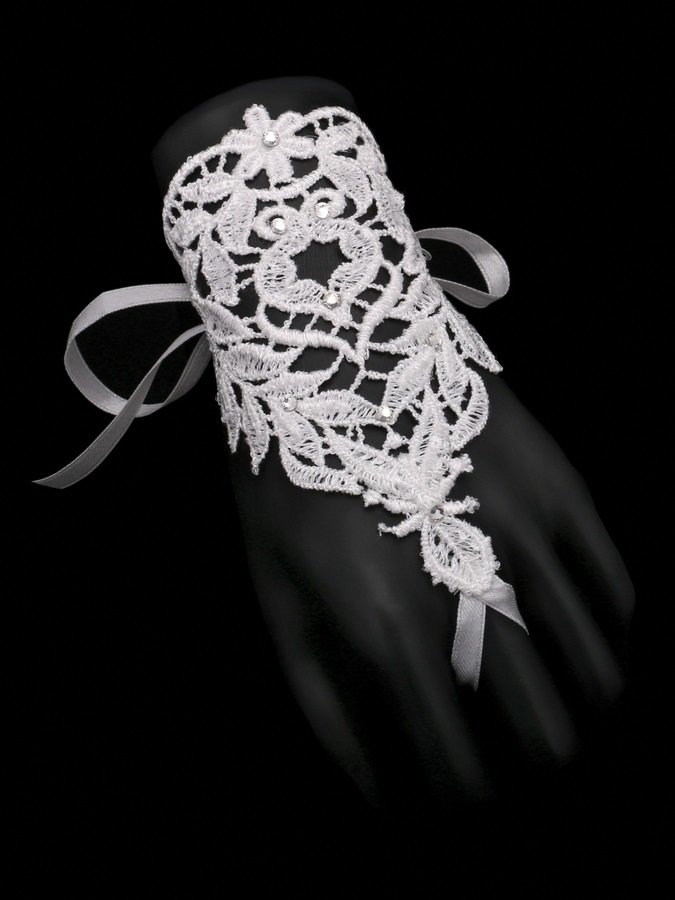 Victorian Lace gloves BY
ENVOGE ACCESSORY'S