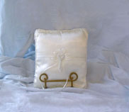 WHITE PILLOW