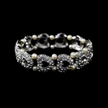 PEARL &amp; CRYSTAL HEART BRACELET