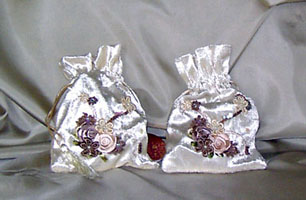 SMALL VELVET POUCHES