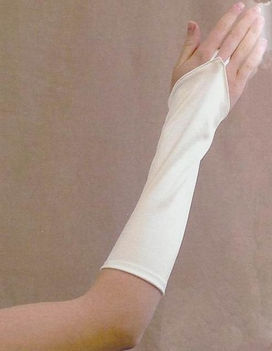 IVORY FINGERLESS GLOVES