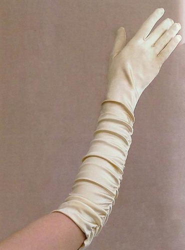 CHAMPAGNE SATIN GLOVES