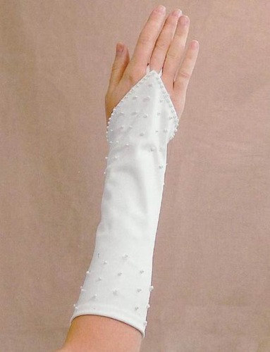 WHITE FINGERLESS GLOVES