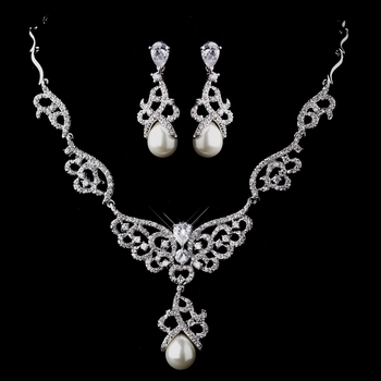 Stunning, silver plated Necklace &amp; Earrings
