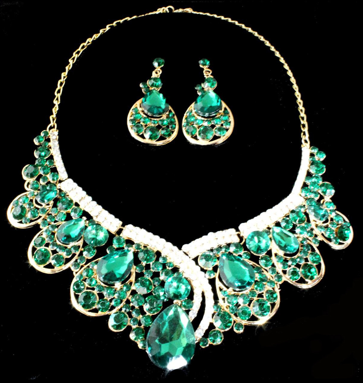 Exquisite Green Necklace Set