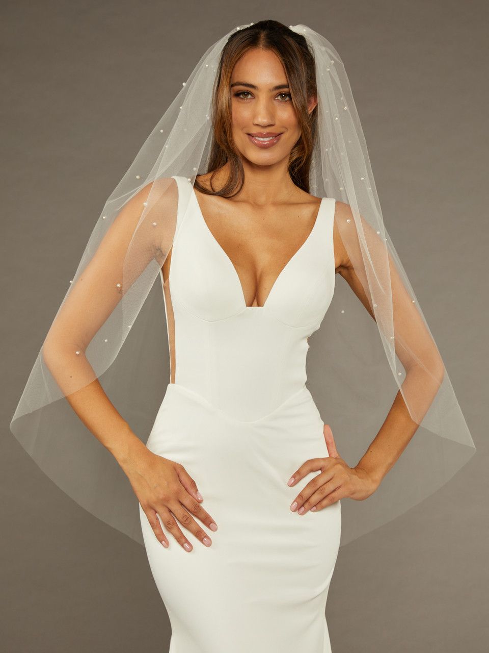 ENVOGUE FINGERTIP VEILS