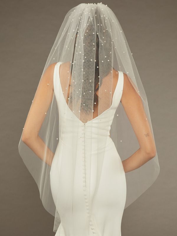 ENVOGUE FINGERTIP VEILS