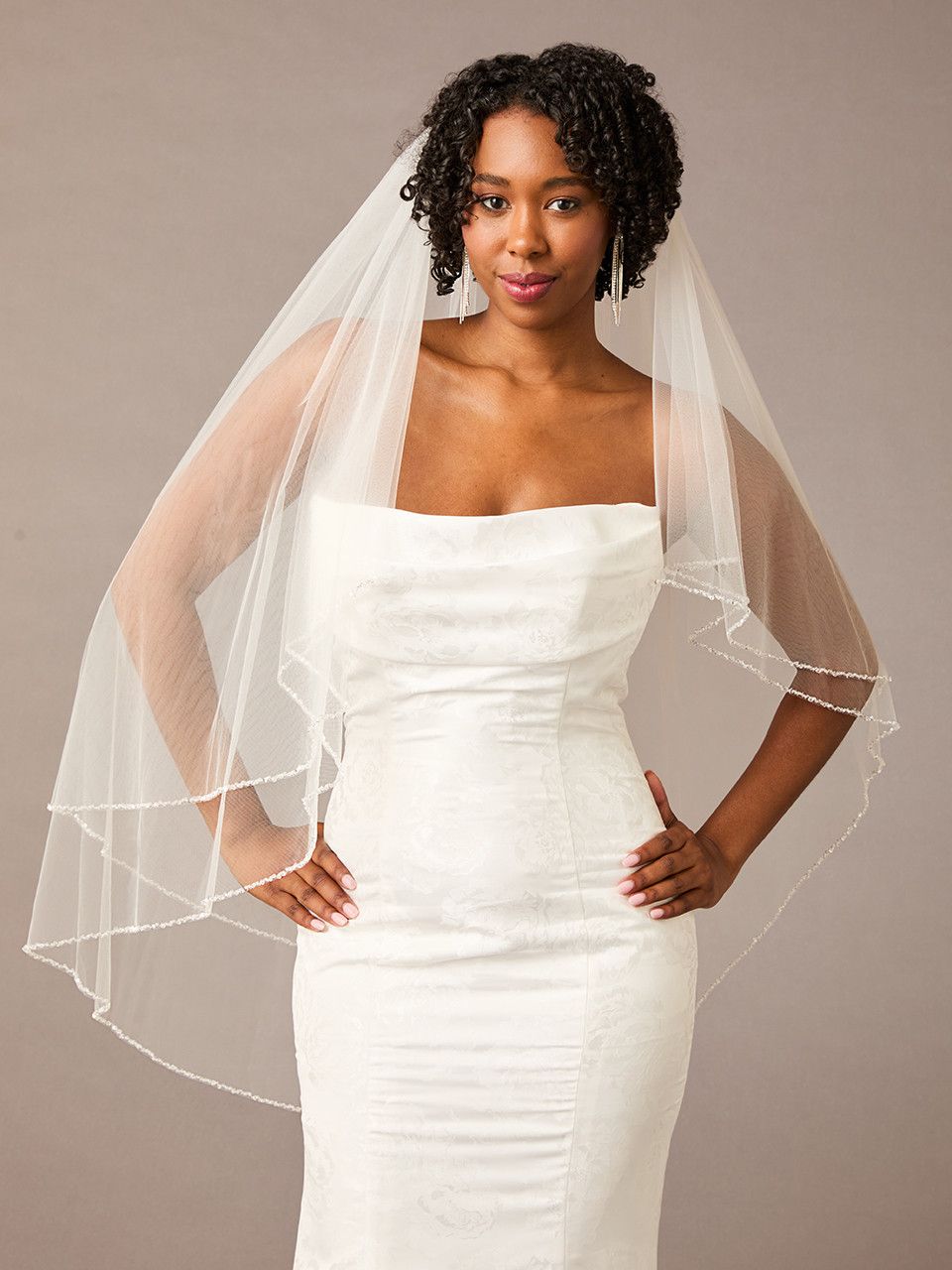 ENVOGUE FINGERTIP VEILS