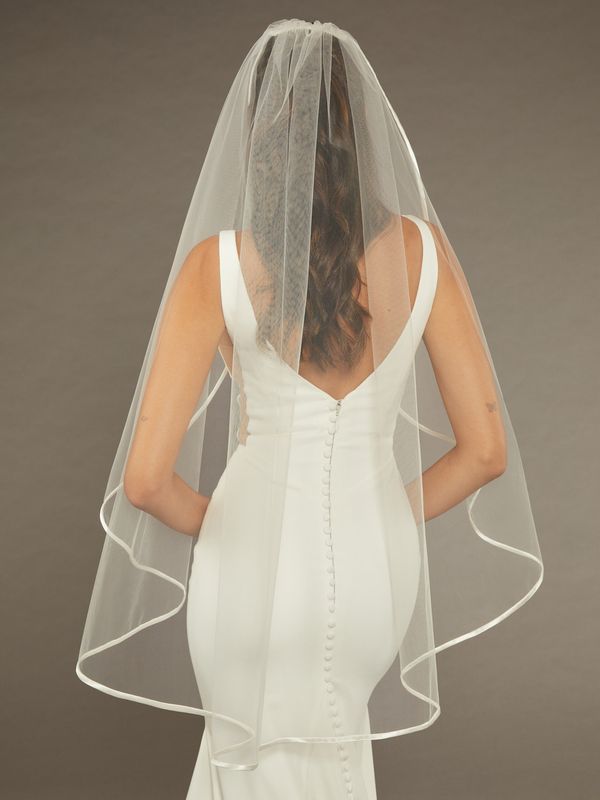ENVOGUE FINGERTIP VEILS