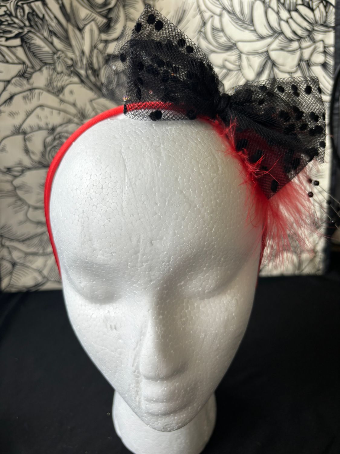 Black bow red feather black tulle red band