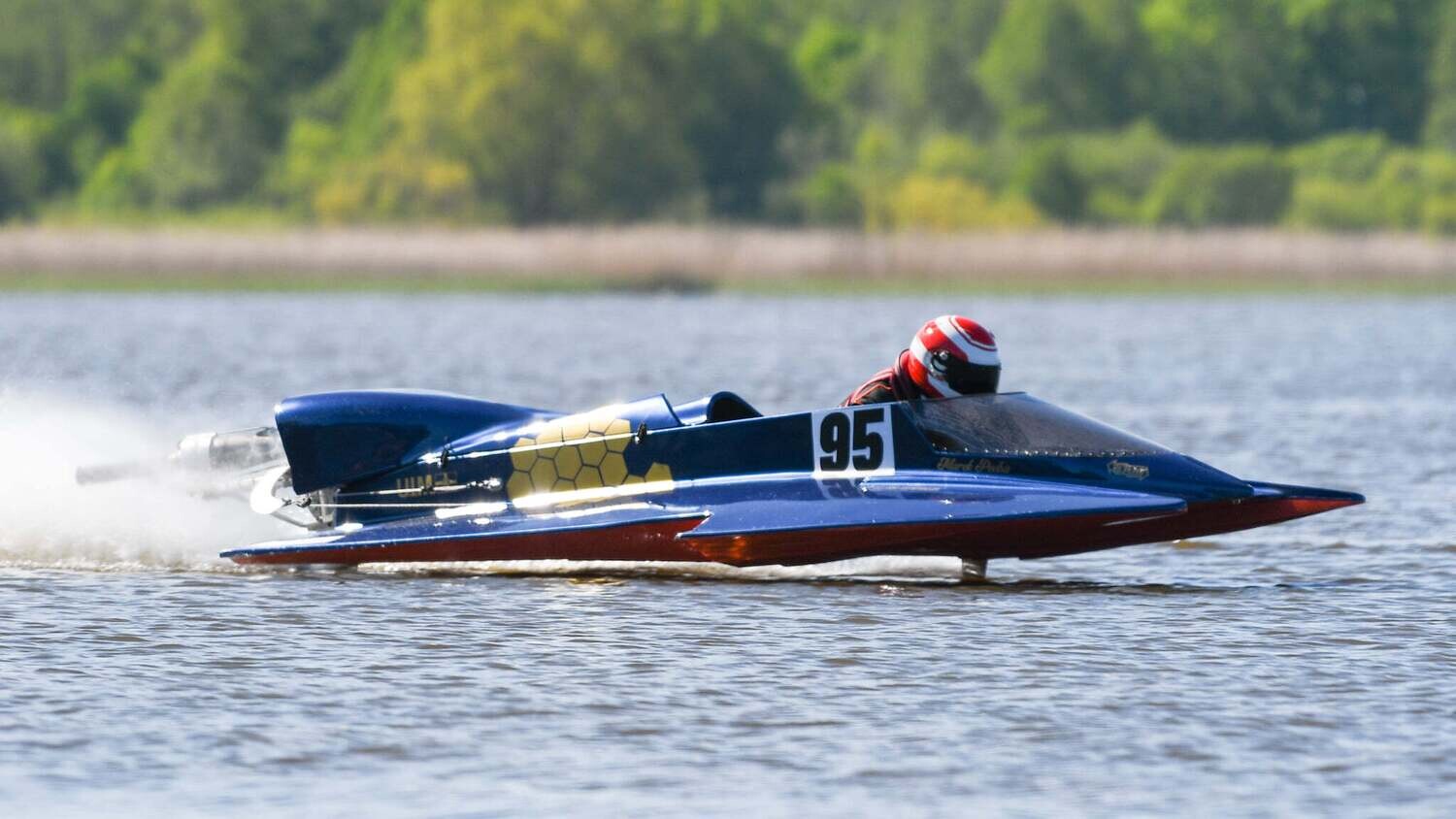 F125 Mosquito racing boat