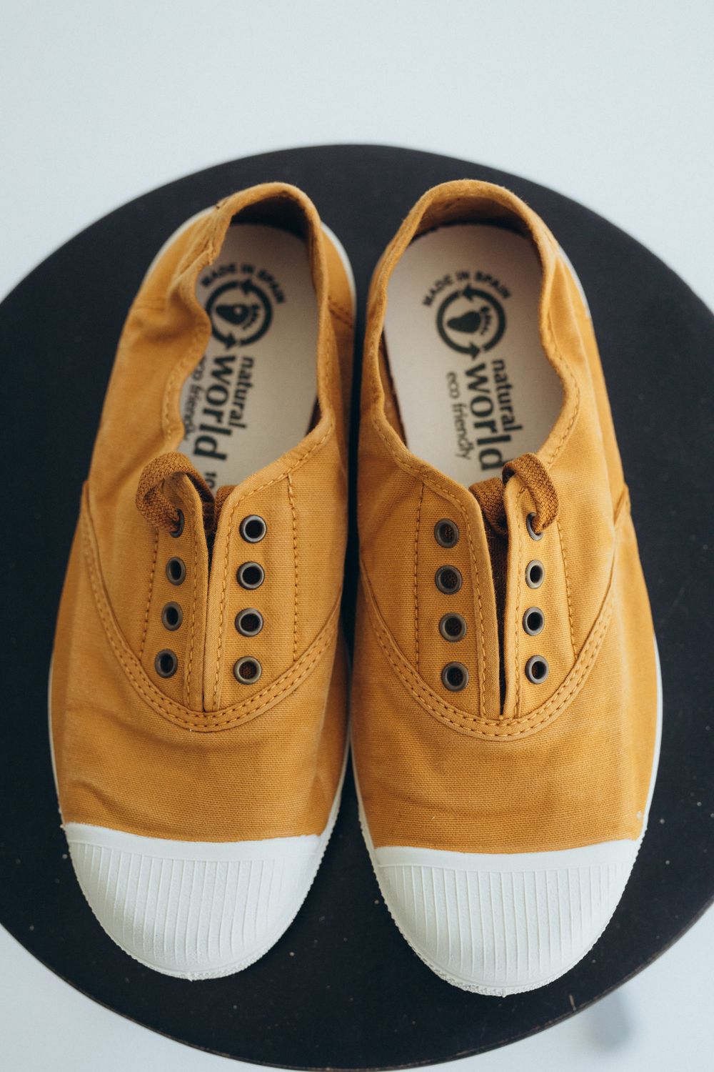 Sneakers "M" Medium