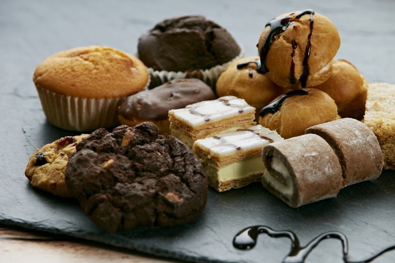 Deluxe Cake Platter