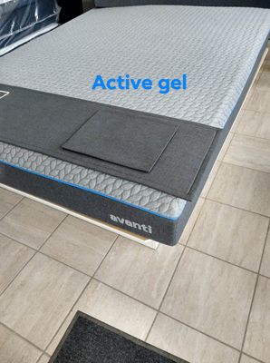 Active gel matelas. Tissu respirant ayant une texture hyper douce, conçu pour augmenter la circulation de l’air et de l’humidité de façon à promouvoir une température idéale surface de sommeil.