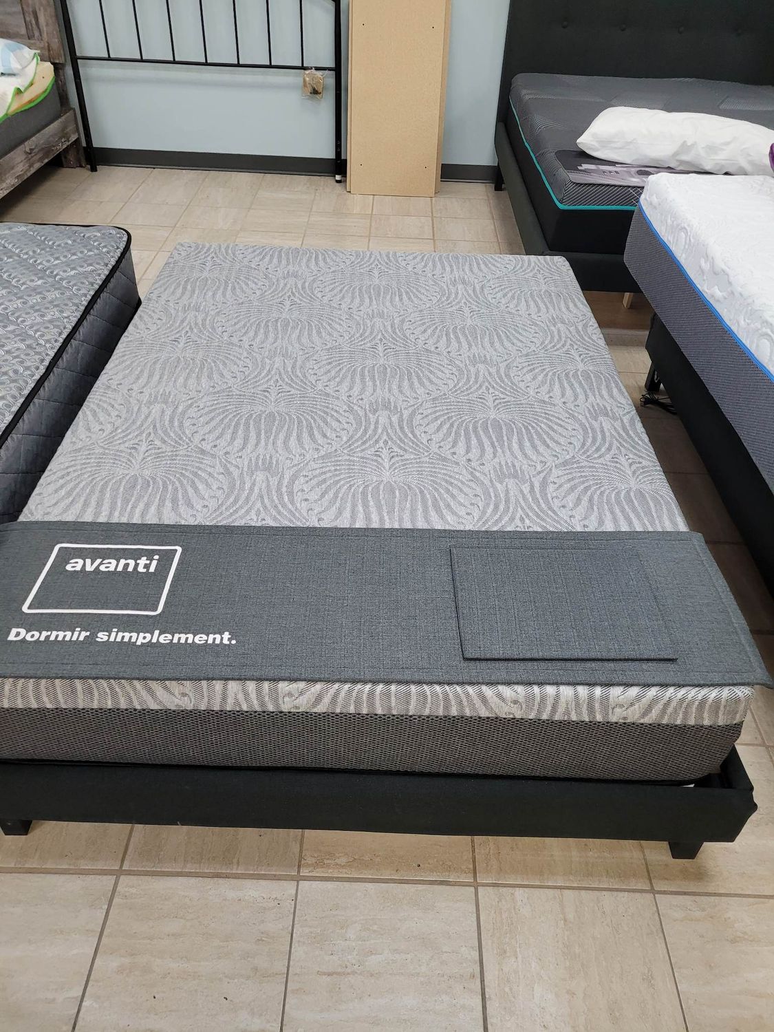 Sensation gel matelas  .  Besoin d'un coussinet douillet pour apaiser vos nuits?  Avec système de ressorts à tours et support lombaire, vous procurera le confort tant recherché, nuit après nuit.