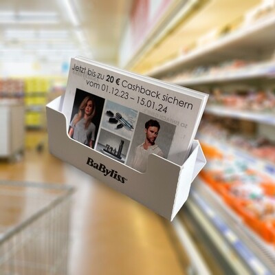 Dispenser mit Coupons auf der Theke im Supermarkt