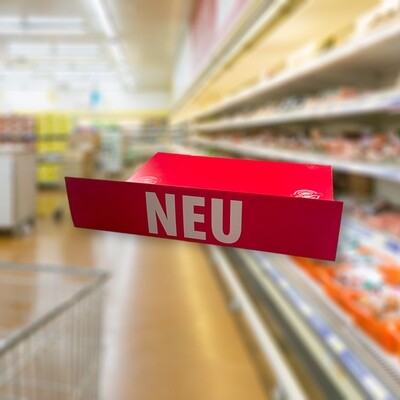 Regalauflieger über einem Produktregal im Supermarkt
