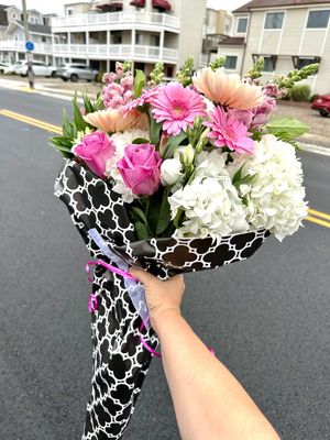 $100 Seasonal Wrapped Fresh Flower Bouquet (no vase)
