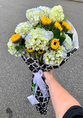 $100 Seasonal Wrapped Fresh Flower Bouquet (no vase)