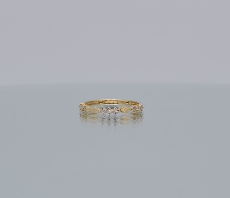 10K Yellow Gold .20ctw Diamond Band Alternating 3 Diamond / Eye Shape Section
