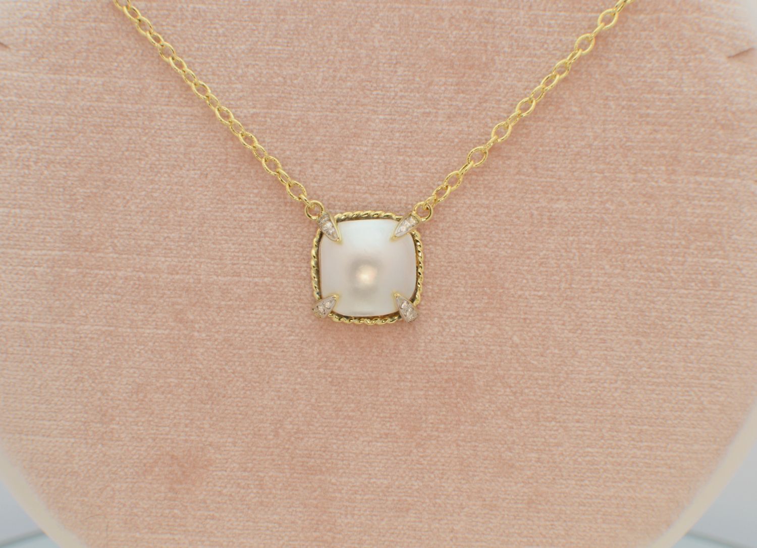 14K Green Gold Pendant W/ Mabe Pearl &amp; .18ctw Diamonds 18&quot; Necklace
