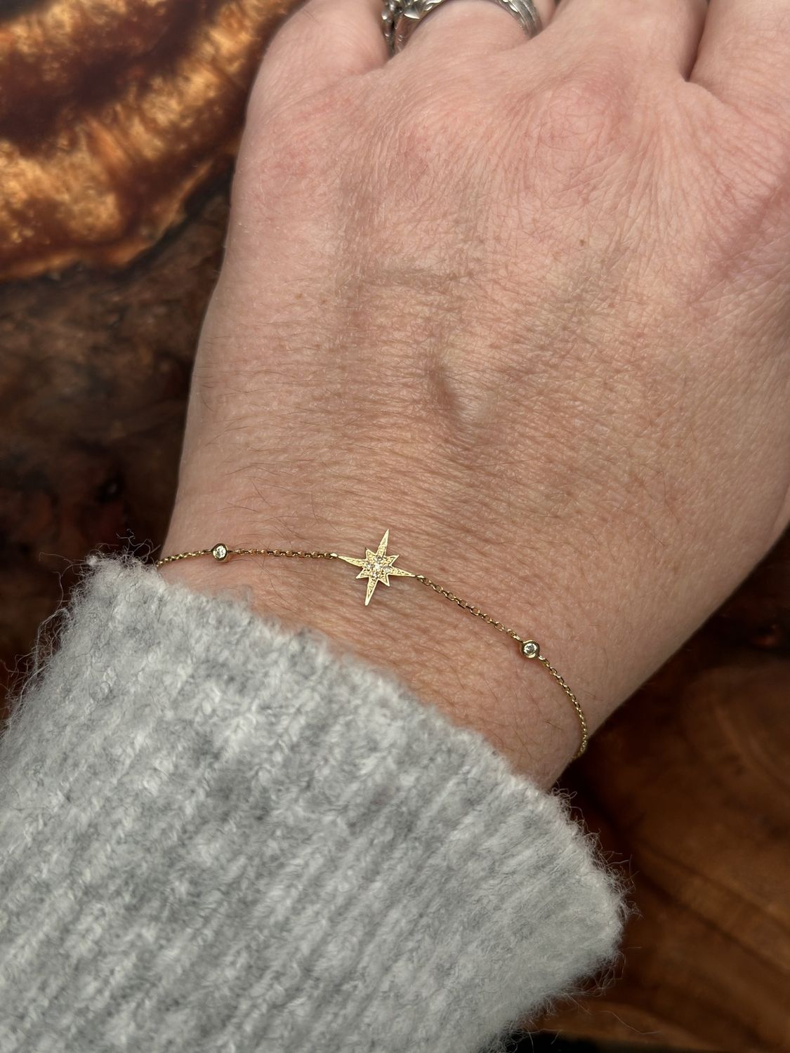 14K Yellow Gold .06ctw Dia Starburst on Chain Bracelet