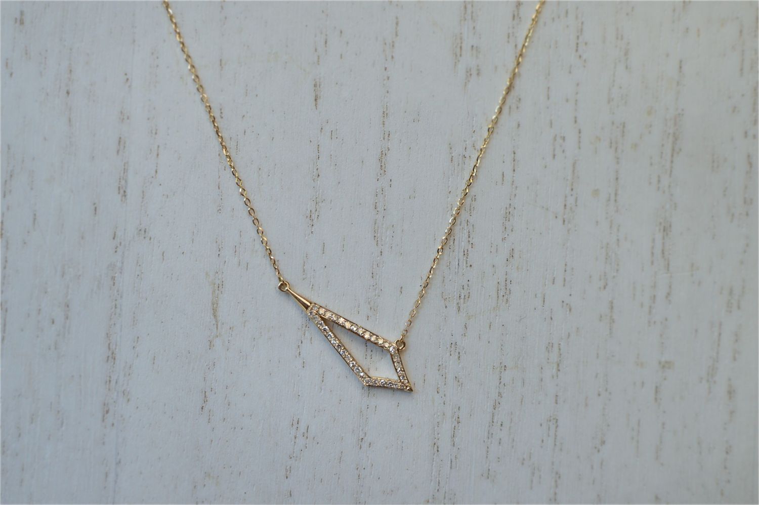 14K Yellow Gold .20ctw Diamond  in Kite shape Center Station