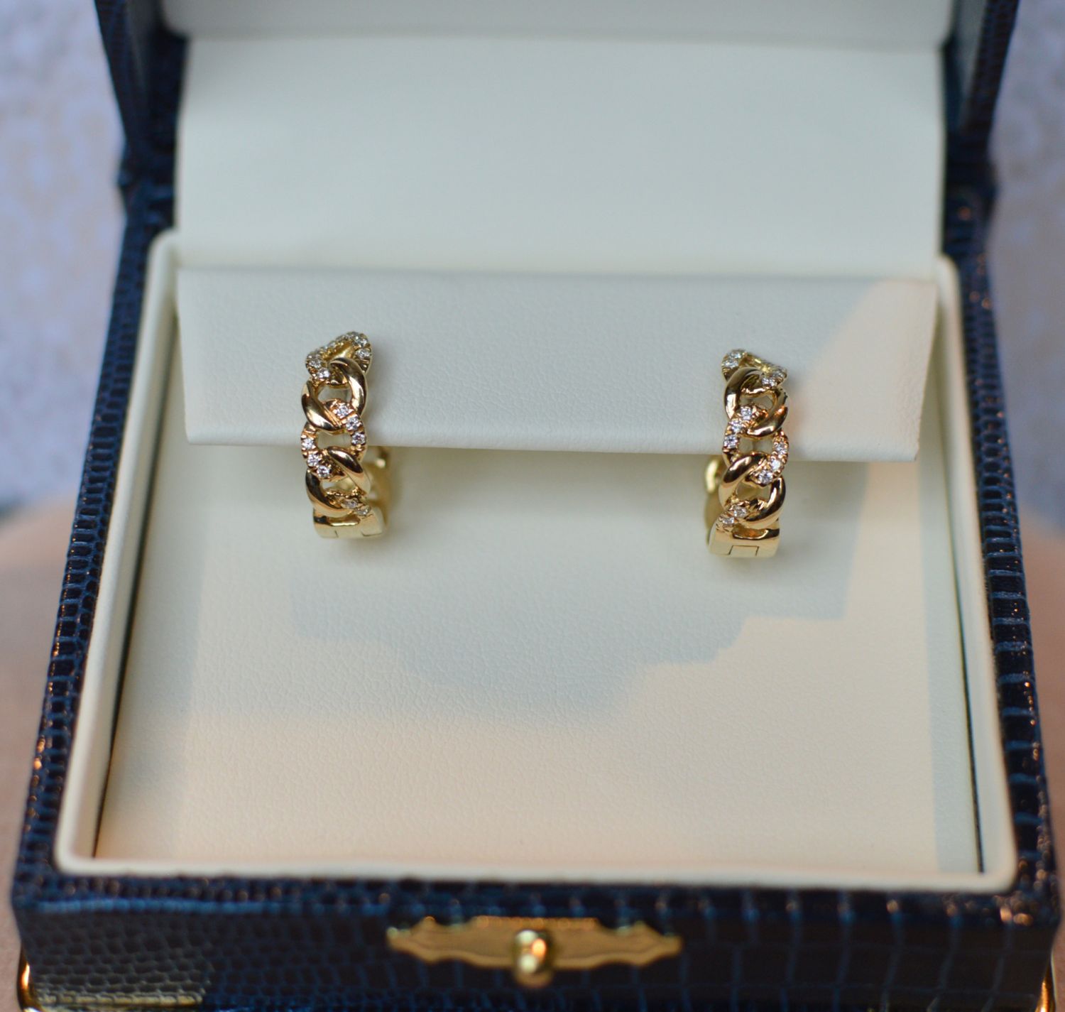 14K Yellow Gold Chain Link .16ctw Diamond Hoop Earring 5/8&quot;