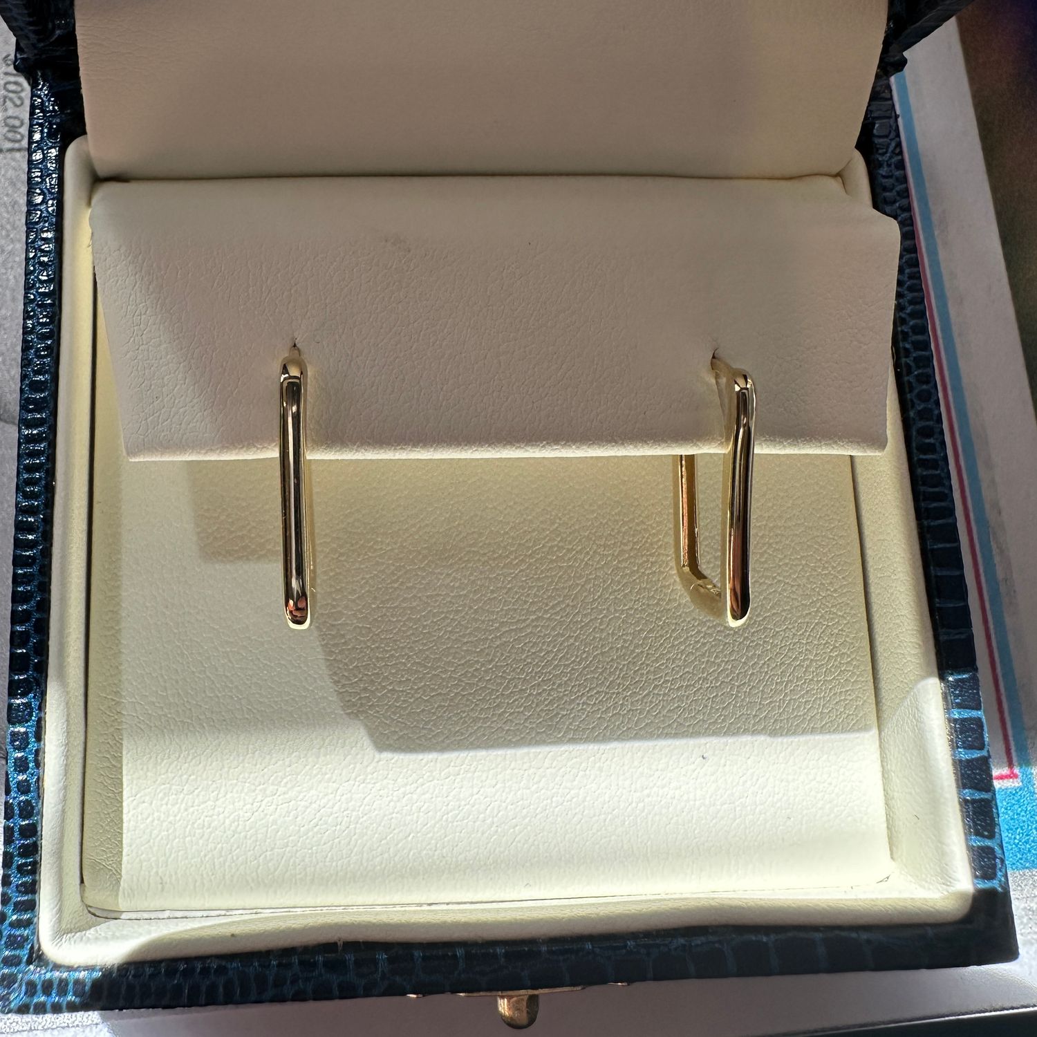 14K Yellow Gold 3/4&quot; Rectangle Puffy Hinged Hoop