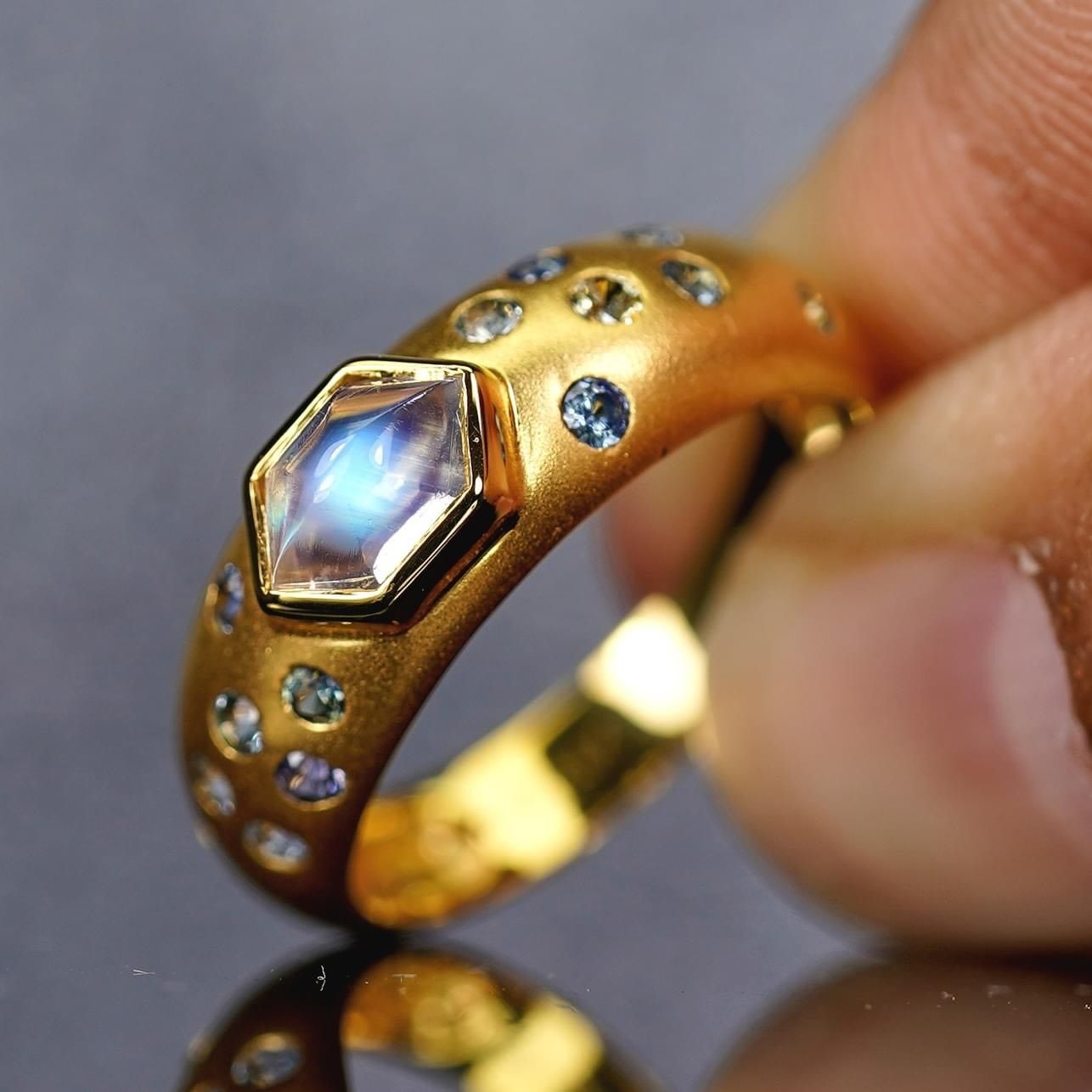 18k Yellow Gold Sugarloaf Cut Moonstone &amp; Teal Sapphire Satin Finish Domed Ring