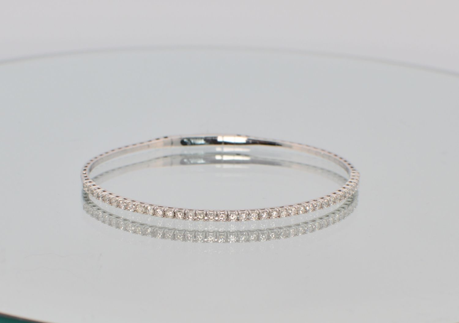 14K White Gold 1.00ctw Diamond Flex Bangle