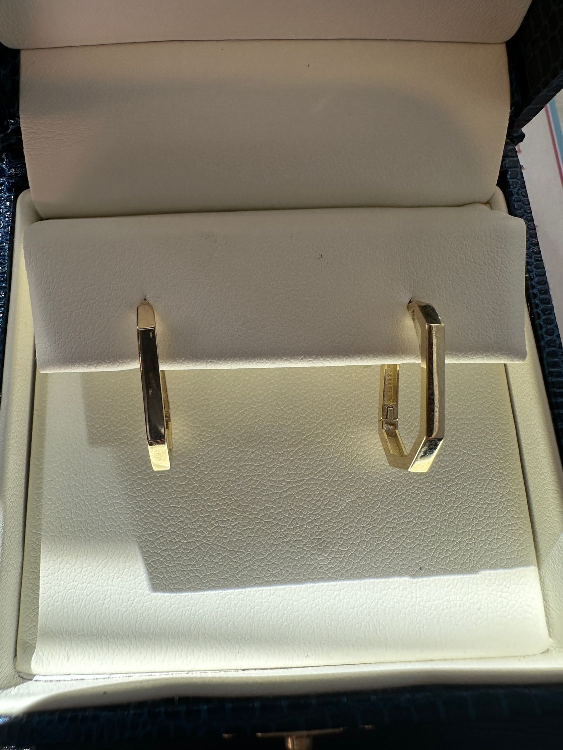 14K Yellow Gold 3/4&quot; Elongated Octagon Hinged Hoop