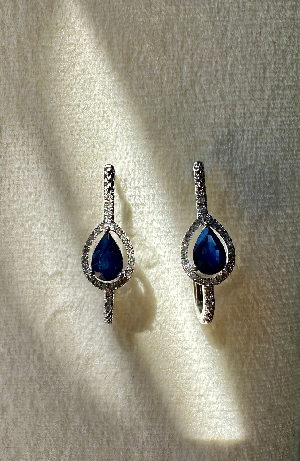14K White Gold .80ctw Pear Shape Sapphire w/ .19ctw Diamond Halo J Hoop