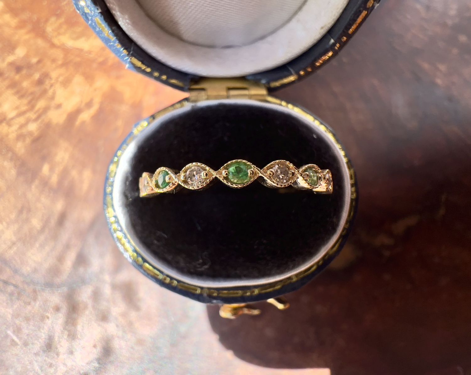 14K Yellow Gold Alt Emer/Dia Eye Shape Band