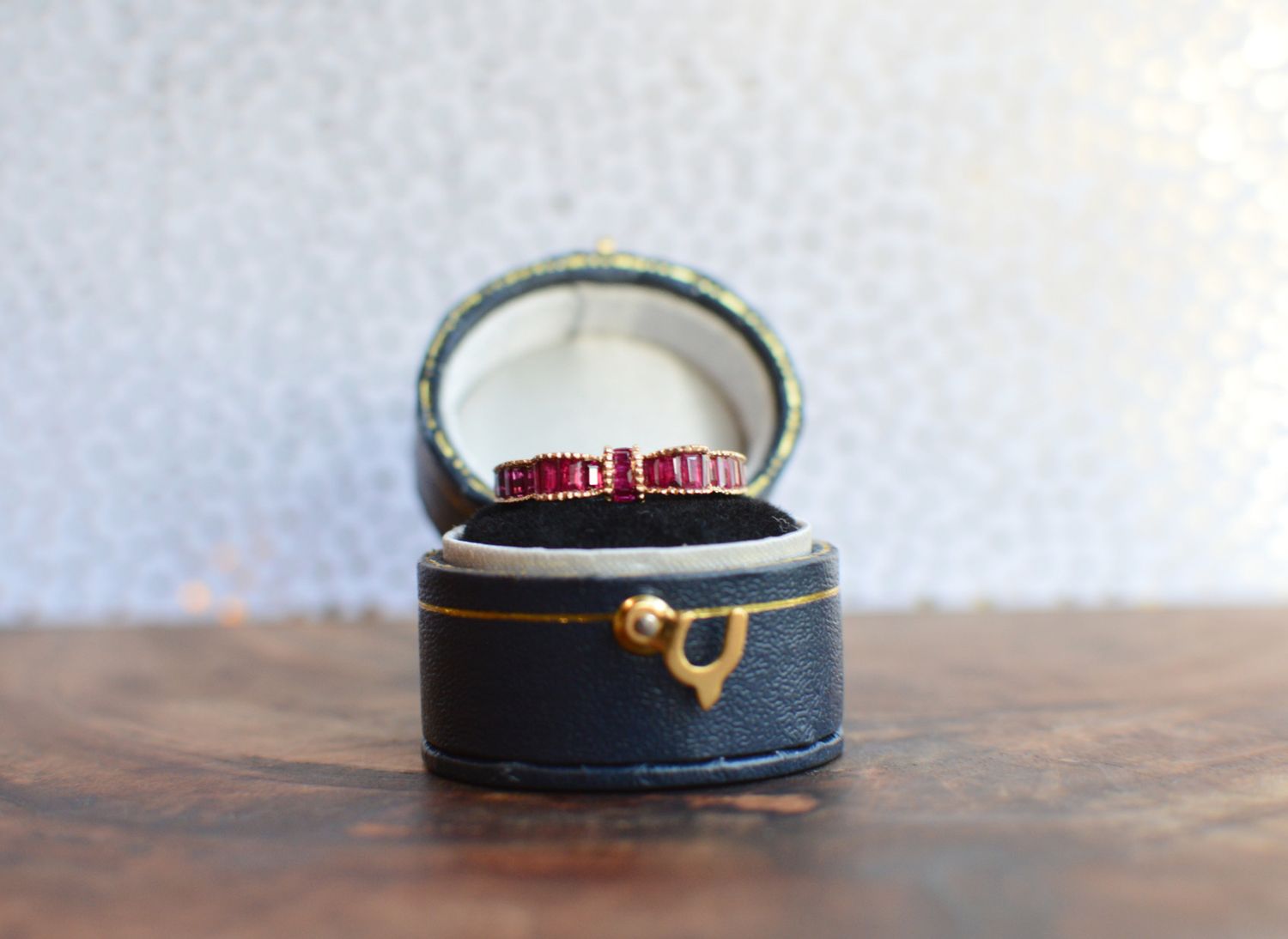 18K Yellow Gold Ruby Bow Estate Ring Sz 5.75 Channel Set Bags