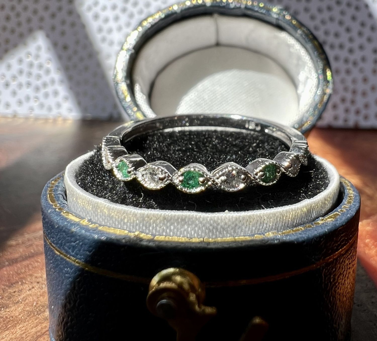 14K White Gold Alt Emer/Dia Eye Shape Band