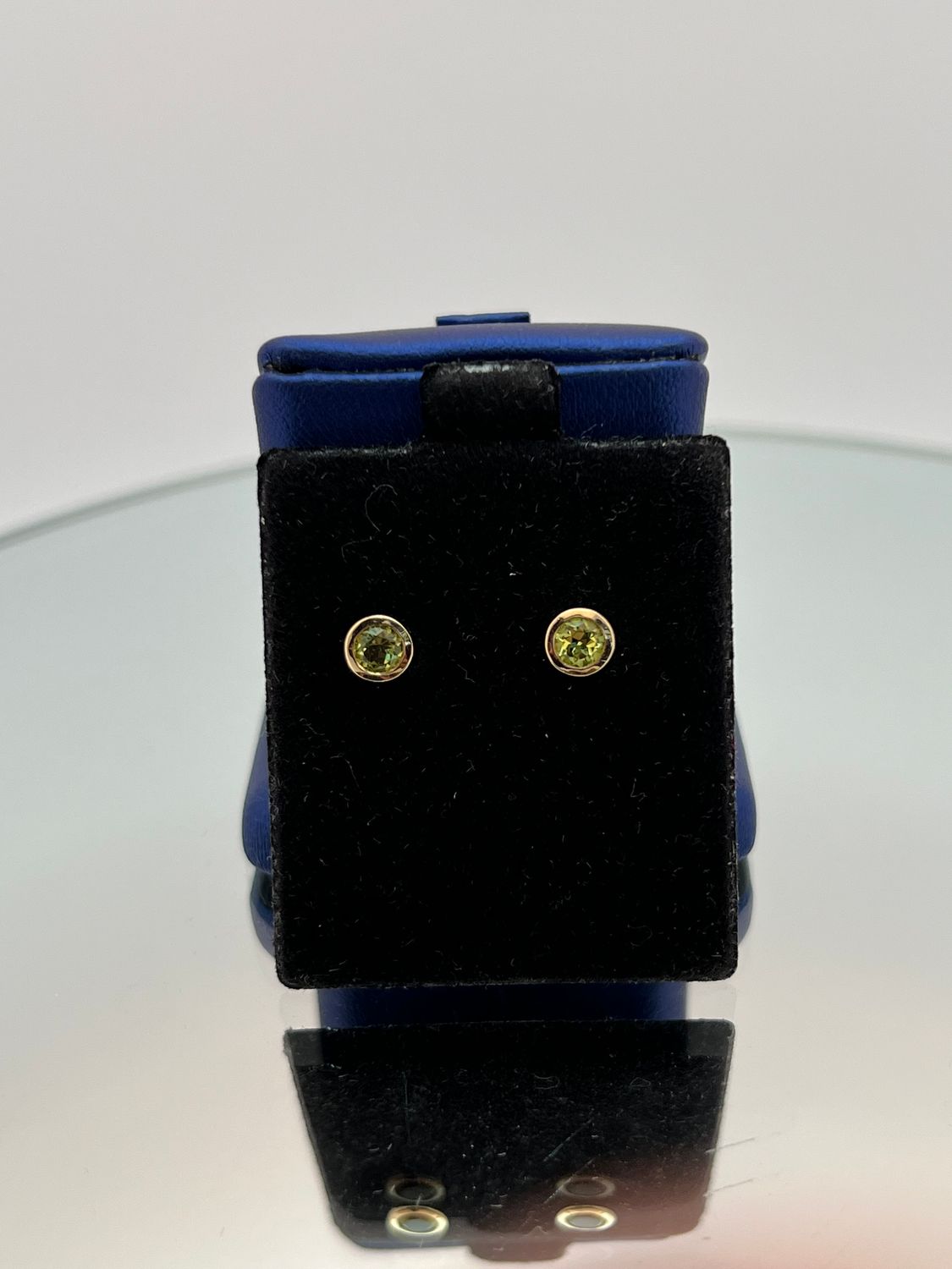 10kt Yellow Gold Peridot Bezel Set Stud Earrings