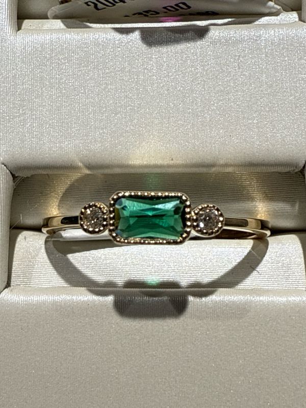 10ky CR Emerald Birthstone Ring .04 ctw  May