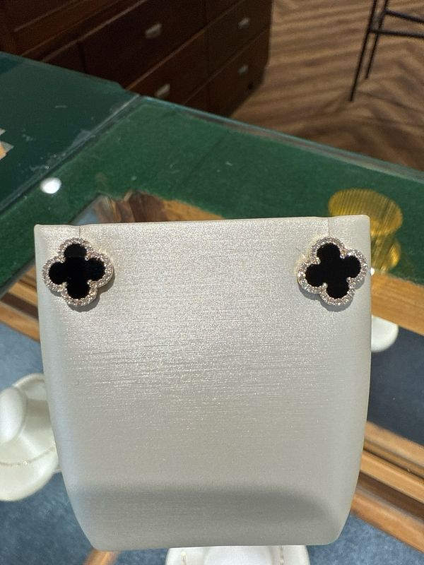 14k Yellow Gold Black Onyx &amp; .15ctw Diamond Clover Stud Earrings