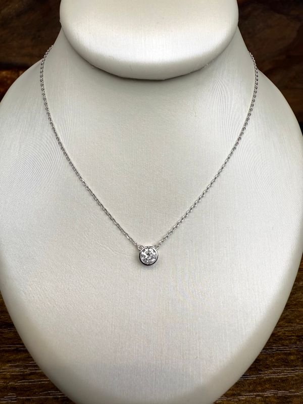 14kw .21ctw Dia Solitare Bezel 16&quot; chain