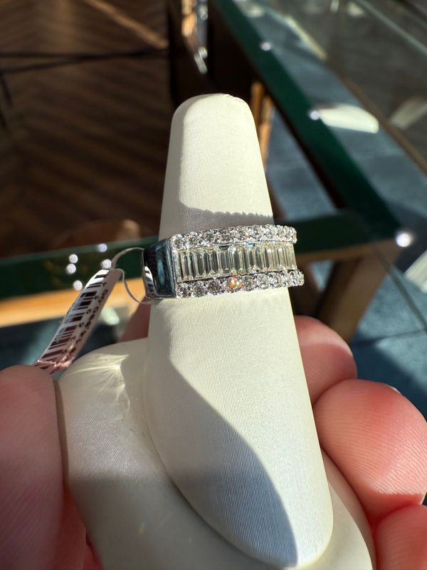 14k White Gold Baguette Channel Diamond Ring HM