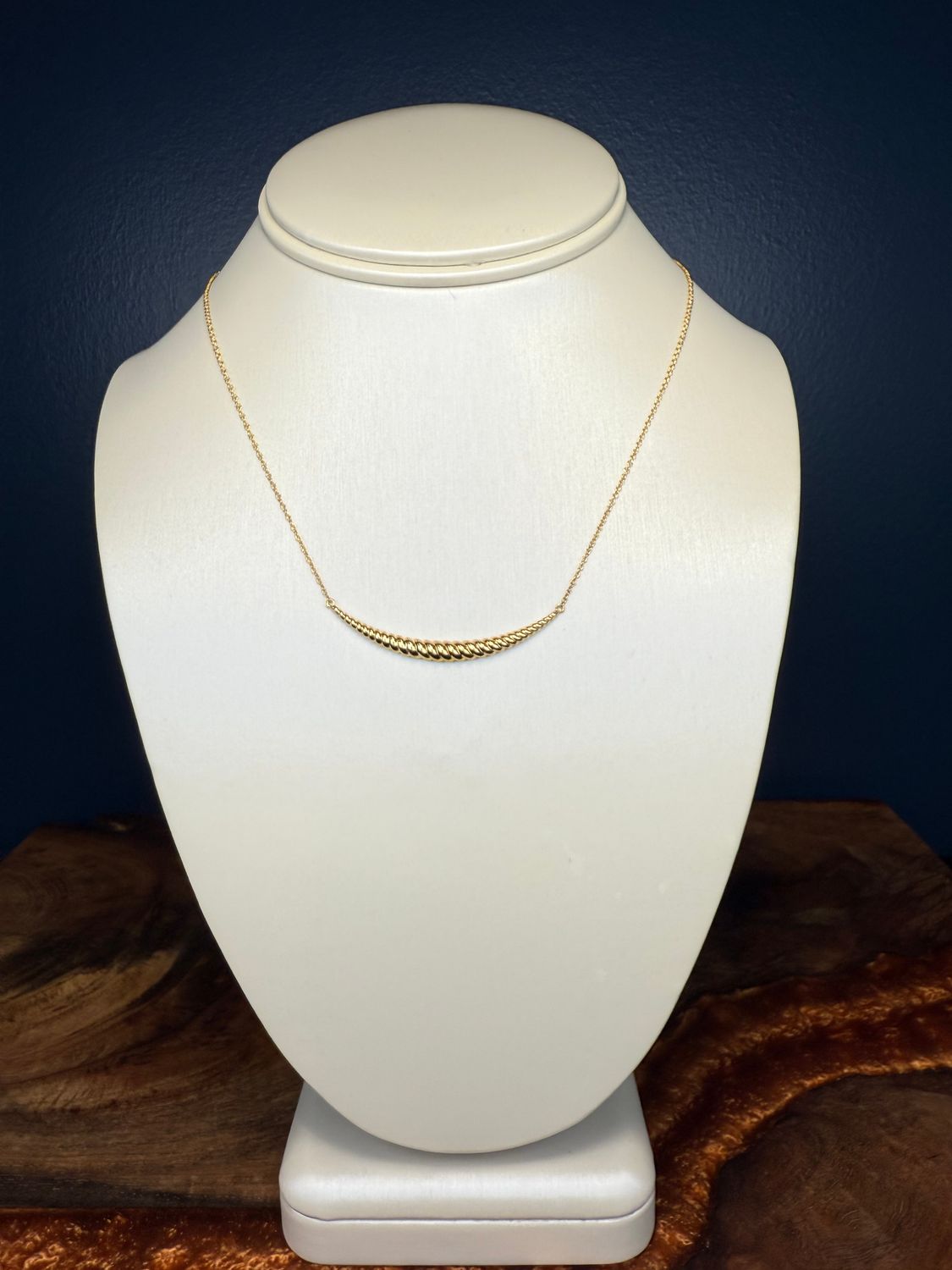 14k Yellow Gold Curved Bar Necklace