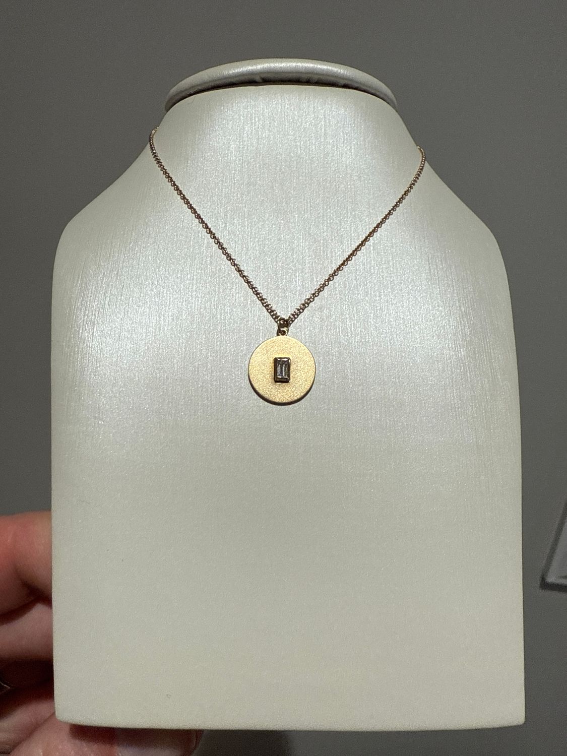 14K Yellow Gold Satin Circle Diamond Pendant .08ct