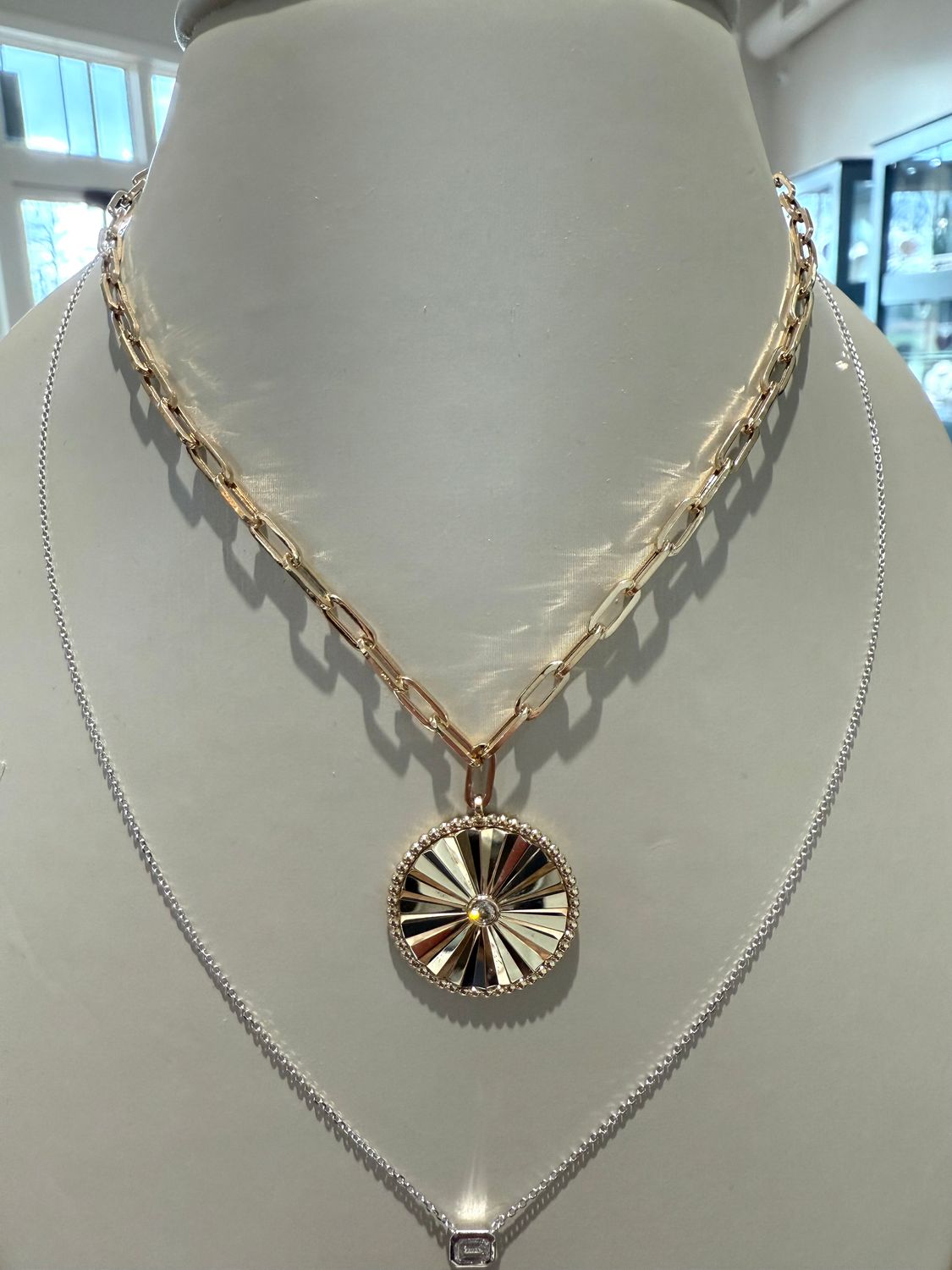 14k Yellow Gold Textured Diamond Medallion Necklace .05ctw 18&quot;