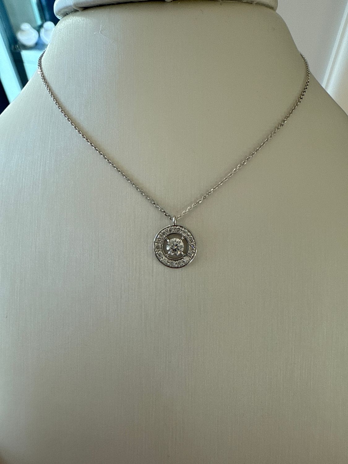 18kw Gold Circle Diamond Pendant .34ct