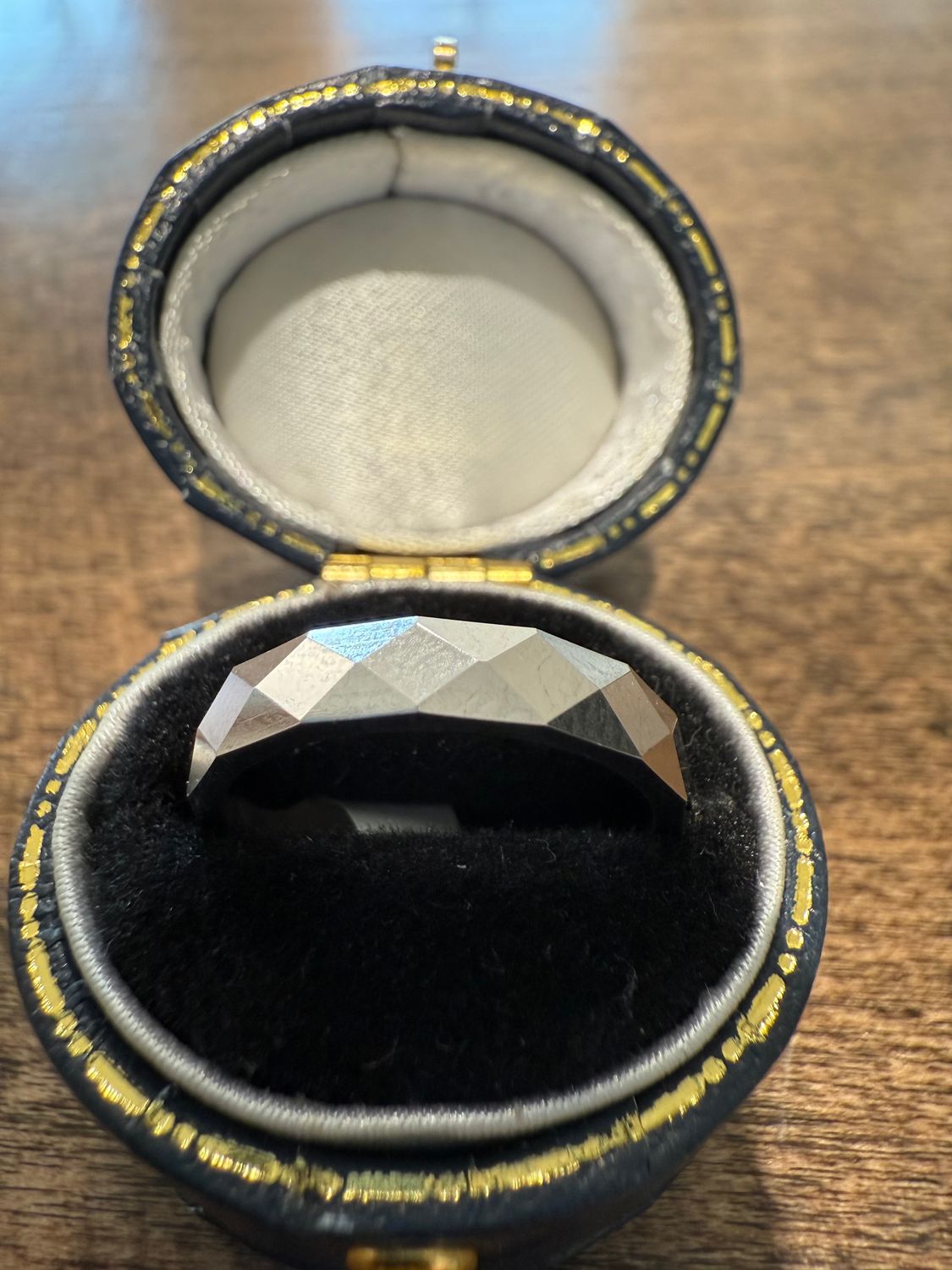 10k White Gold Diamond Pattern 3.5mm Wedding Band  SZ 5.5